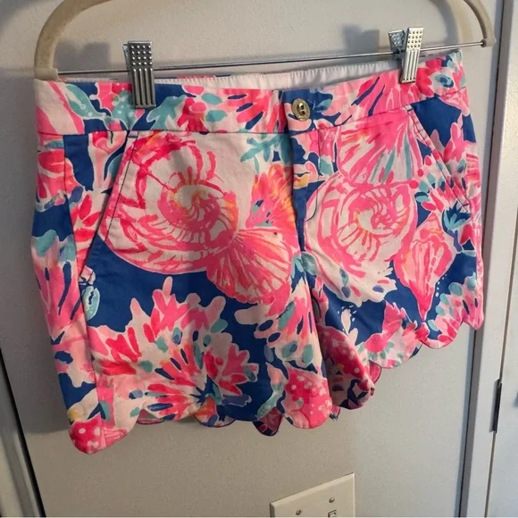 LILLY PULITZER BUTTERCUP FLORAL STRETCH SHORTS - Picture 5 of 7